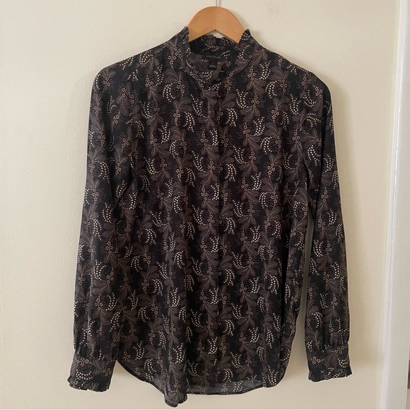 Ann Taylor Tops - Like New 🤎 Ann Taylor Black and White Patterned Blouse